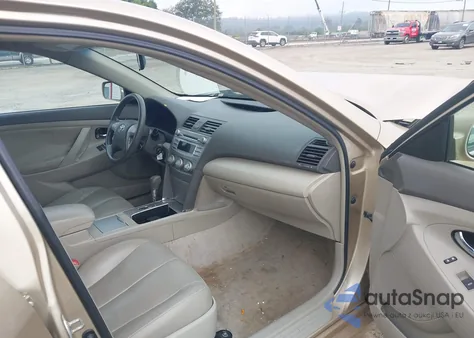 2010 Toyota Camry Le z USA, uszkodzony, nr VIN 4T1BF3EK3AU012054
